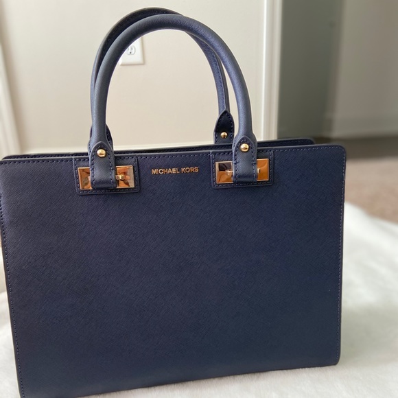 Michael Kors Handbags - New without Tag Michael Kors saffiano leather bag